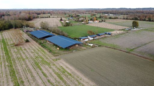 vue du ciel du centre équestre de l'éperon d'aurensan